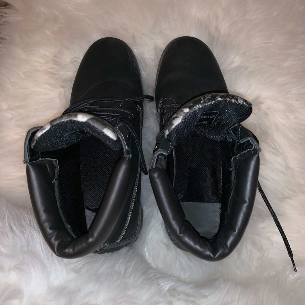 Boots 😍🖤 - Picture 6 of 6